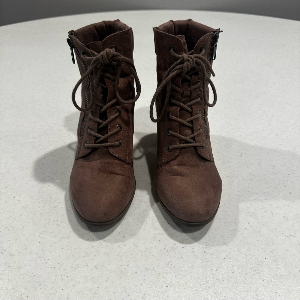Madden girl Rose Color Suede Like Lace Up Ankle Boots. Size 7.5 M Side Zippers S